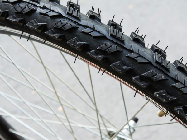 04-Yasa-Bike-Tire-26-x-2